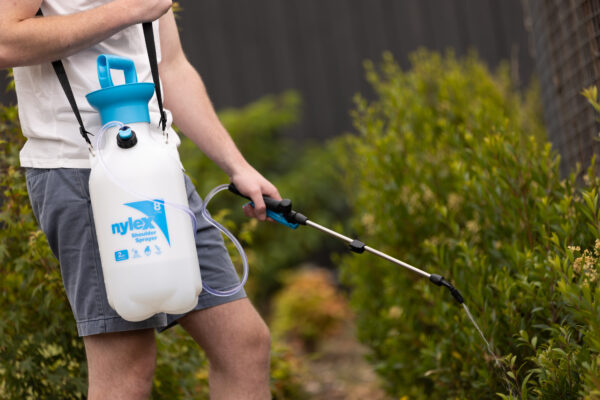 8L Shoulder Sprayer - Image 9