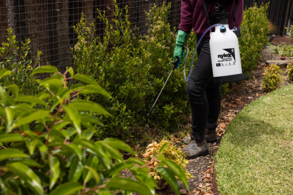 8L Heavy Duty Shoulder Sprayer - Image 8